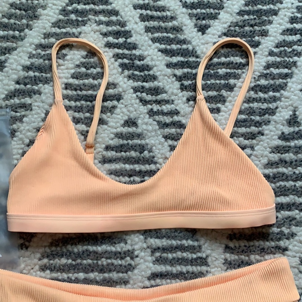 Kulani Kinis Bikini - Picture 3 of 5